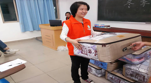 【地理科学与规划学院】冬季送暖，温情化冻——地理科学与规划学院凝炬基金会2014年“冬季送暖”活动