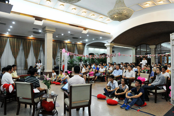 “我和我的老师”教师节分享会在怀士堂举办