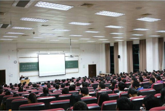 曹景行做客我校“学术与人生”讲座