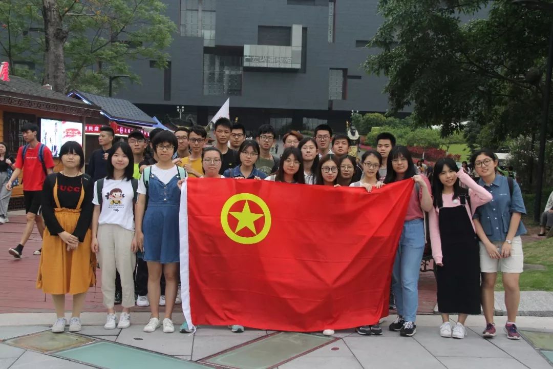 同学们的合影