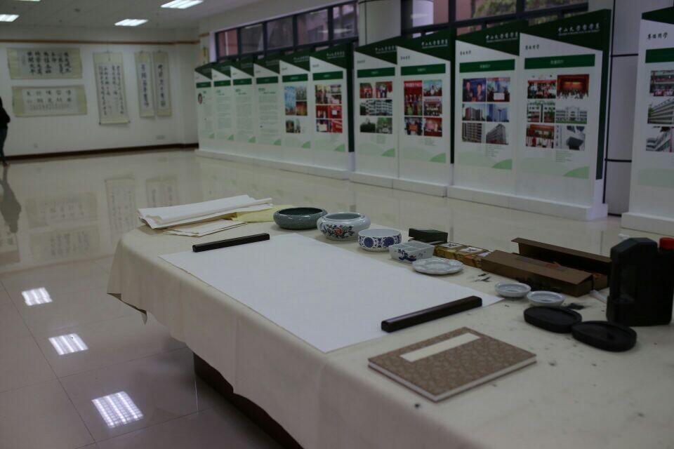 【哲学系】师生书画情浓，DV拍摄感怀母系——哲学系迎校庆艺术展隆重开幕